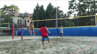 171 cm spiker BLOCK EYES OVER THE NET on beach volleyball court