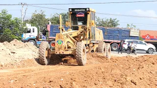 Great Work!  Building Embankment On A Communal Road With A Komatsu GD850 Motor Grader