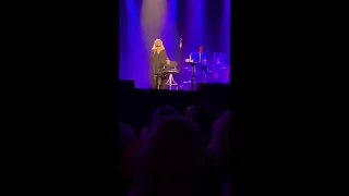 Ariana Grande joins Barbra Streisand on stage! (06/08/2019)