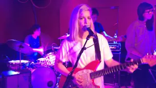 Alvvays, "Atop A Cake"