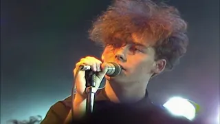 The Jesus And Mary Chain -  "Just Like Honey"  Live On The Tube '85
