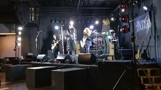 Liliac sound check , Holy Diver in Harrison , Ohio .