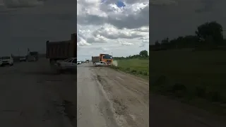 Пьяный водитель попал под грузовик в Актюбинской области. Водитель легковушки госпитализирован