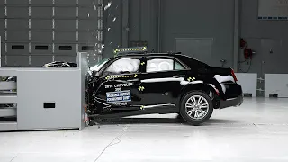 2015 Chrysler 300 driver-side small overlap IIHS crash test
