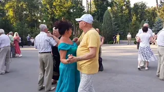 ТЫ НЕ МОЯ, ТЫ ЖЕНЩИНА ЧУЖАЯ!💃🕺🌹/ТАНЦЫ В ПАРКЕ ГОРЬКОГО ХАРЬКОВ ИЮЛЬ 2021