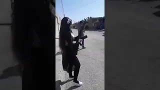 ستوريات رمي بنت الموصل بعرس اخوه كفو🤪 هاي البنات مو انتن المايعات 😂