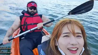 Esfand Finally Brings Out the Paddle ft. Jinnytty