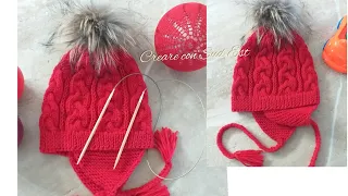 cappello con trecce ai ferri per bambini