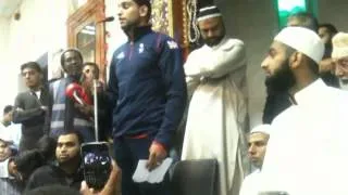 Amir Khan Visits Al Madina Mosque