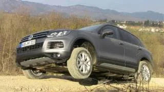 TFLcar.com - 2011 VW Touareg gets dirty in Tuscany