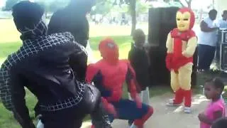 IRONMAN, SPIDERMAN, VENOM & BATMAN Dance At Kids Party // ORIGINAL // PERREO EXTREMO WTF