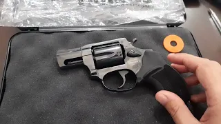 Unbox e primeiras impressões do Revolver Taurus RT 85S 2 pol .38 "bulldog" "Snub"
