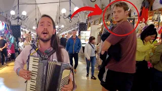 Colombian guy impressed people by singing a rare Ukrainian traditional song