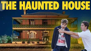 SLEEPING IN THE MOST HAUNTED HOUSE IN AUSTRALIA!!!