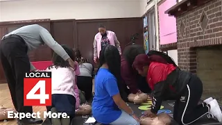 8th graders learn life-saving CPR in Detroit