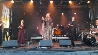 Katja Moslehner , " Federkleid " Faun , Castlefest Keukenhof Lisse NL .