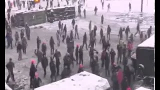 Беркут відступає після штурму 22 01 2014 Київ Грушевського vfqlfy edhjvfqlfy