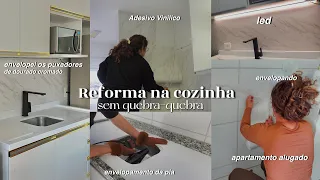 Reforma na cozinha sem quebra-quebra: envelopamentos 🤍