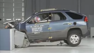 2001 Pontiac Aztek moderate overlap IIHS crash test