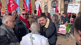 Réforme des retraites : Benoit Payan, le maire DVG de Marseille, au milieu des manifestants