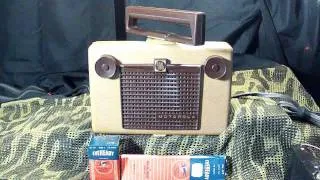 Vintage Motorola Model 55B1 AC/DC Battery Op AM Radio circa 1955