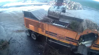 Doppstadt DZ 750 shredding green waste