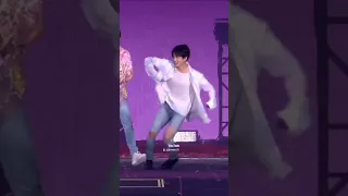 when jungkook fainted on the stage 😭😭😭😭😭😭🥺🥺🥺💔💔💔💔💔💔