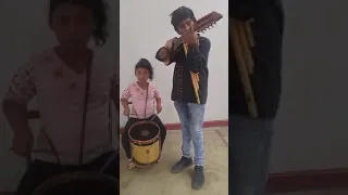 Niño genio tocando en condor pasa