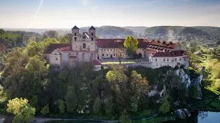 Cisza jest pełnią SŁOWA. Nietypowy spacer po opactwie tynieckim