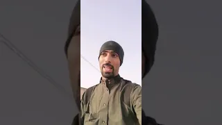 طالما أنك غير قادر على التعامل مع عض الحصان لك فحاول ما تعطيه اسباب تخليه يتطبع على العض من الأصل