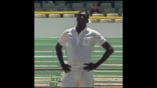 Most Amazing Inswing Delivery In Cricket By Joel Garner - Great Fast Bowling