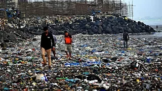 Tons of garbage washes ashore Mumbai's Versova beach after cyclone Ockhi