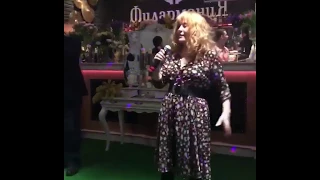 АЛЛА ПУГАЧЕВА : "НУ ЧТО, МОЖЕТ ВЫПЬЕМ"