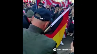 #shorts в Польше спалили флаг Германии на день независимости