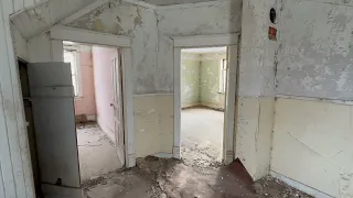 1915 Cement House (Walk Thru)