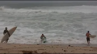 Huge Waves at Waimea Bay - cracy paddle out attempt