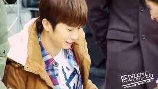 [FANCAM] 111211 2PM Wooyoung - EVISU signing event(4)