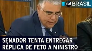 Senador tenta entregar réplica de feto a ministro | SBT Brasil (27/04/23)