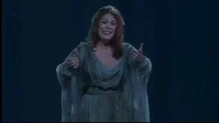 Bellini - Norma - Casta Diva - Sondra Radvanovsky (The Metropolitan Opera 2017)