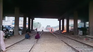 GEU-40-9012 Leading 8DN Tezgham Express(Rawalpindi To Karachi)A Men was getting hit by Train#viral..