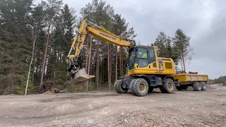 Köp Grävmaskin Komatsu Pw 160-10 med vagn och redskap på Klaravik