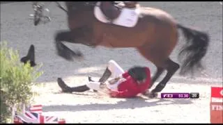 JEM 2014 : Chute de Tomas Couve Correa aux phases qualificatives du concours de saut d'obstacles.