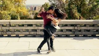 "Solo por un beso" dance