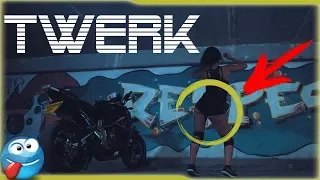 ТВЕРК НА МОТОЦИКЛЕ | TWERK ON A  MOTORCYCLE