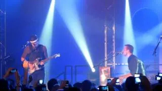 Chris Martin and Jonny Buckland out of Coldplay - Yellow - Little Noise Sessions 24/11/2011