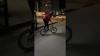 Доставка пиццы на BMX с трюками