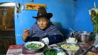 Caldo de Cabeza de Cordero con Pelado de Maíz