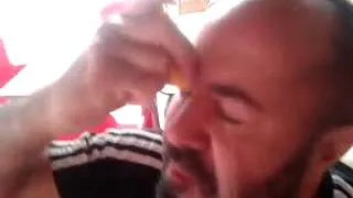 Испанец пьет водку