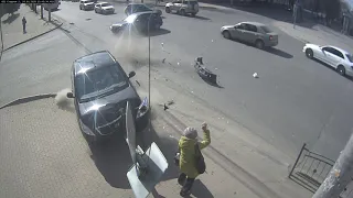 Авария на перекрёстке Ленина - Баррикад чуть не стоила жизни пешеходу.