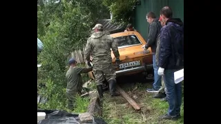 В гостях у хозяина интересных москвичей. Покупка и извлечение ИЖ Комби с края обрыва.